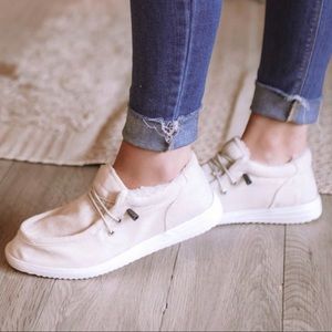 💚BOGO50💚 🆕🤍 Corduroy Outwoods Sneakers